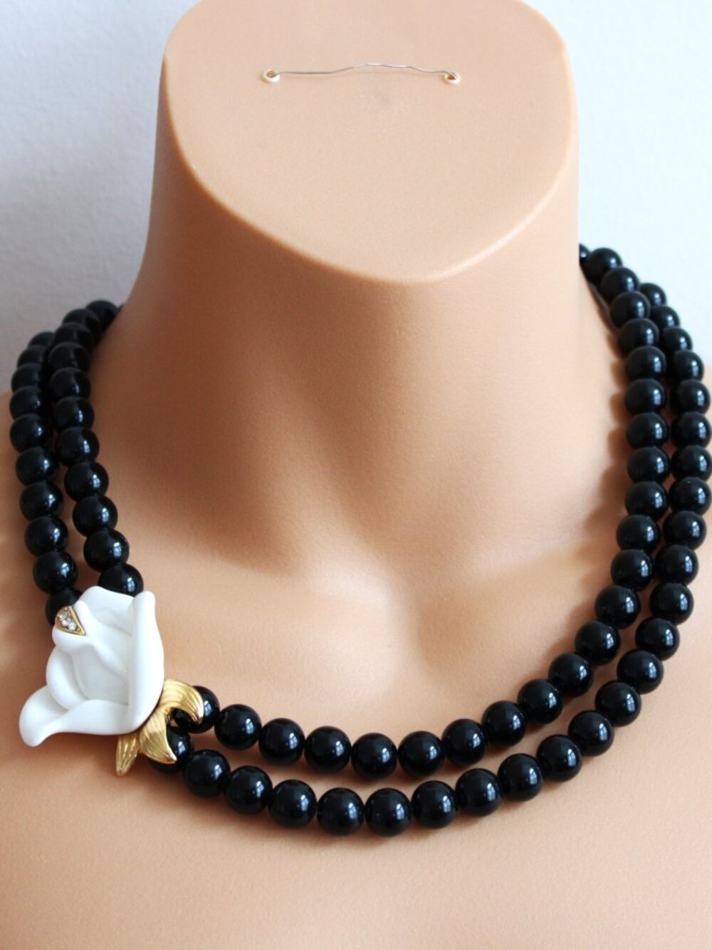 1987-89 KENNETH JAY LANE FOR AVON “MIDNIGHT ROSE” VINTAGE DOUBLE STAND NECKLACE.
